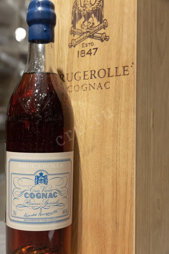В магазине Крю Профи Brugerolle Tres Vieux Reserve Speciale wooden box 0.7 л