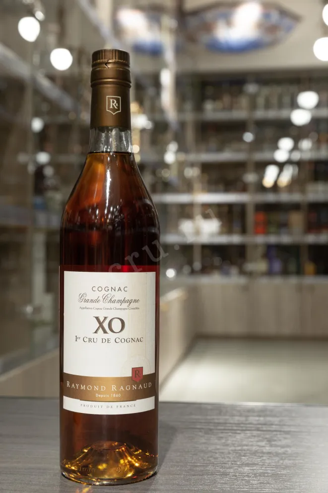 В магазине Крю Профи Raymond Ragnaud XO Grand Champagne 1er Cru De Cognac in gift box 0.7 л