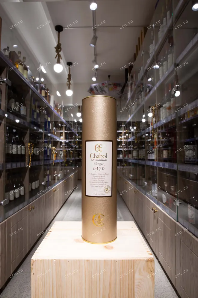 В магазине Крю Профи Chabot in gift tube 1976 0.7 л