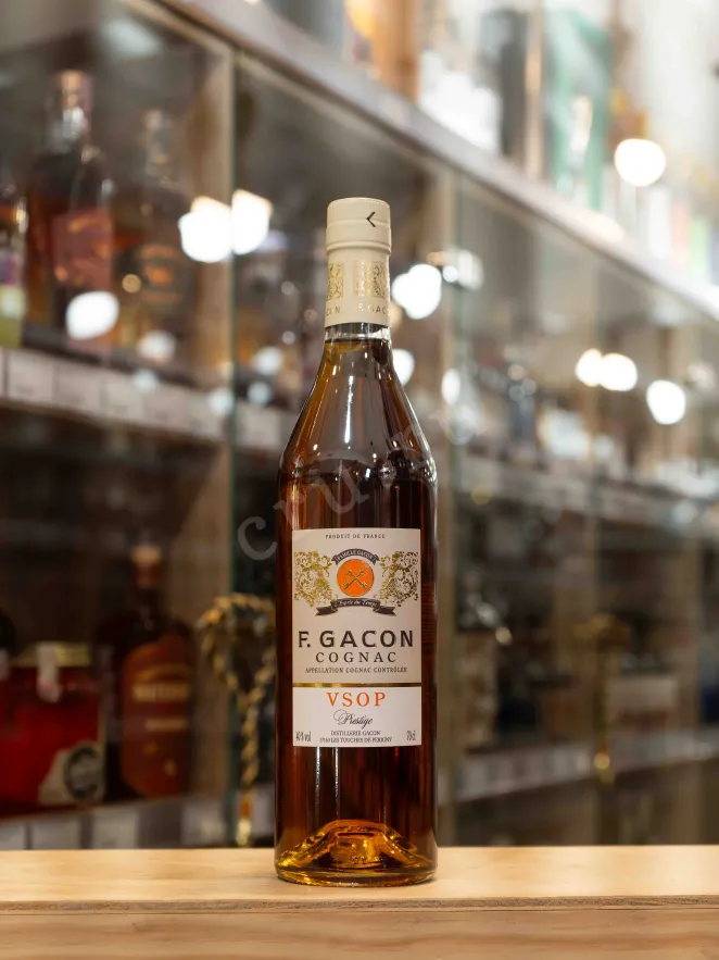 В магазине Крю Профи F.Gacon VSOP Prestige 4 years gift box 0.7 л