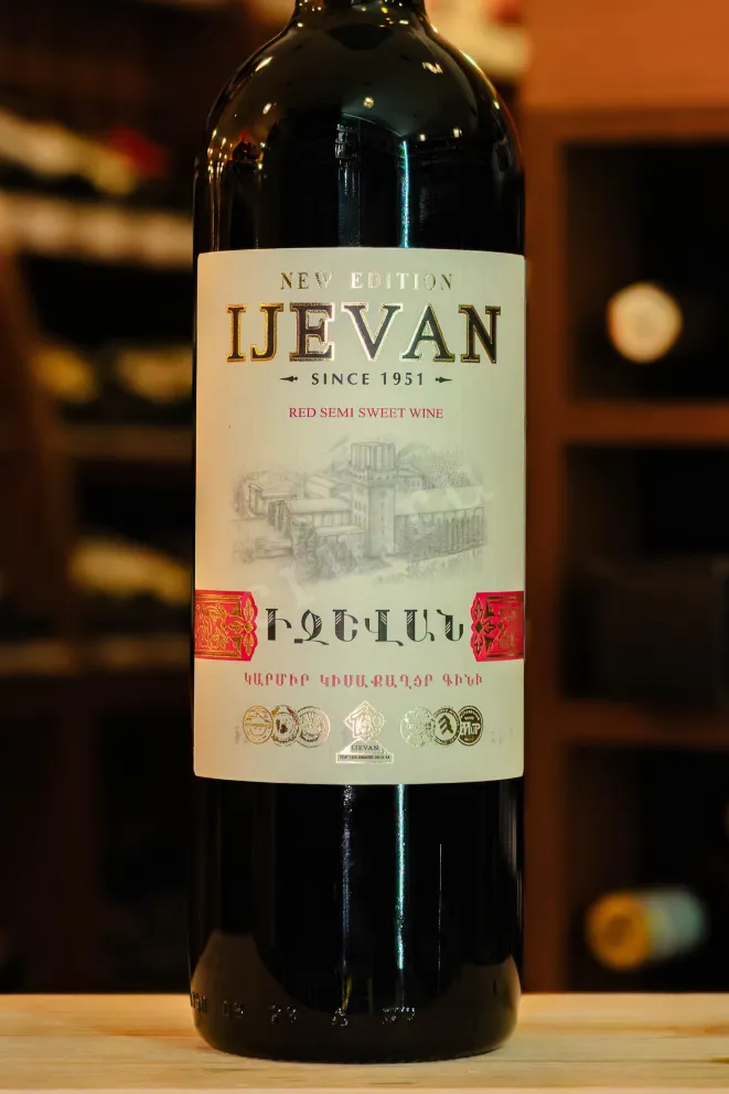 В магазине Крю Профи Ijevan semi-sweet red 2022 0.75 л
