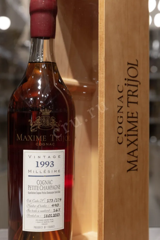 В магазине Крю Профи Maxime Trijol Petite Champagne in wooden box Vintage 1993 0.7 л