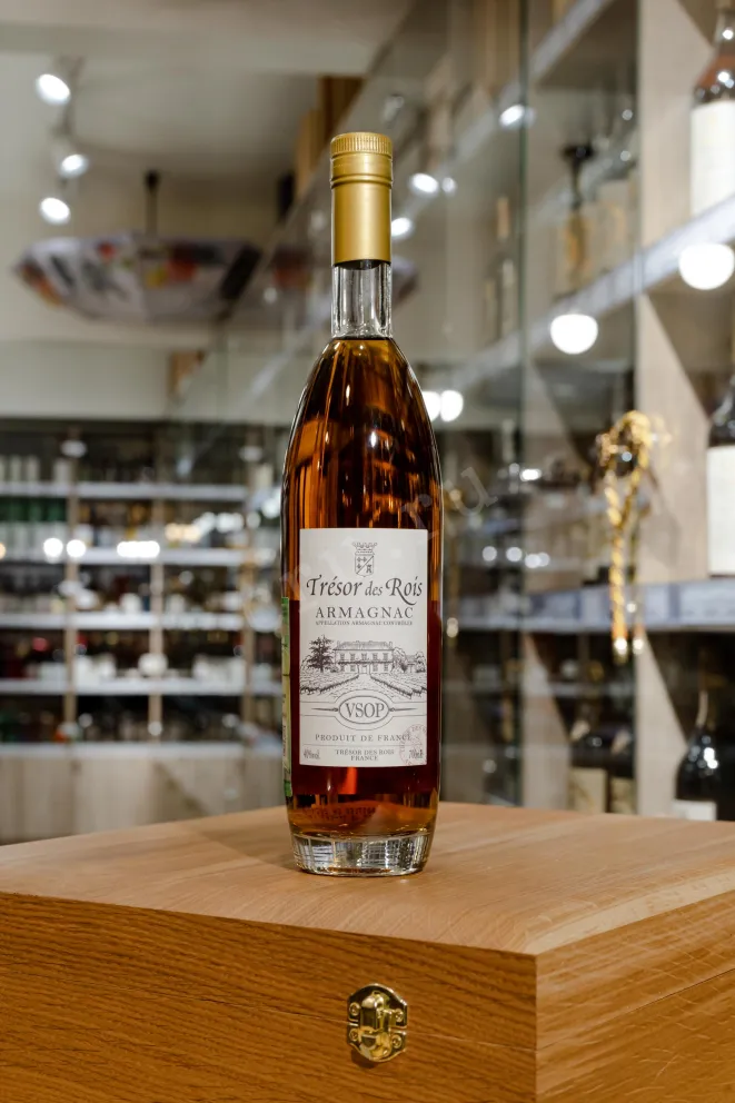 В магазине Крю Профи Tresor des Rois VSOP 0.7 л