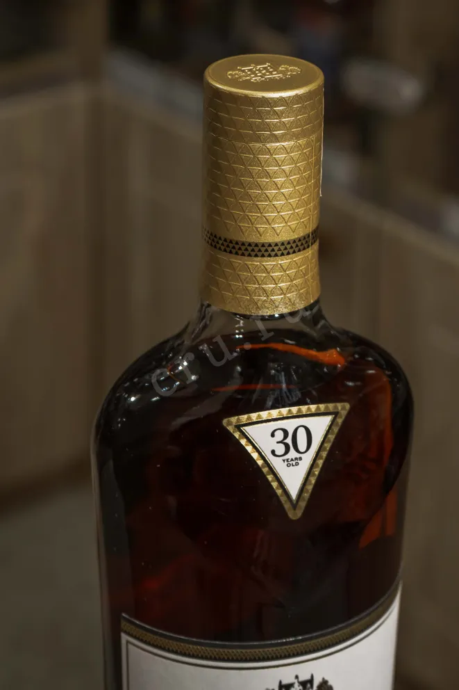 Пробка The Macallan 30 Year Old Sherry Oak wooden box 0.7 л