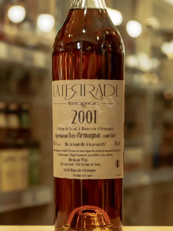 В магазине Крю Профи Laterrade Chateau de Briat Bas-Armagnac in wooden box 2001 0.7 л