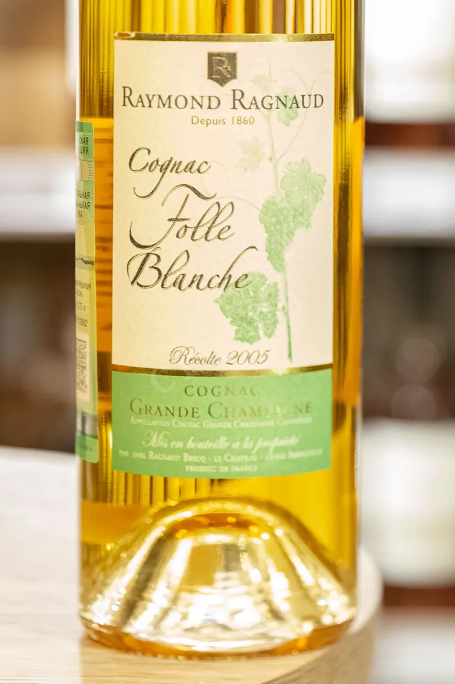 В магазине Крю Профи Raymond Ragnaud Grande Champagne Folle Blanche Millesime in tube 2005 0.7 л