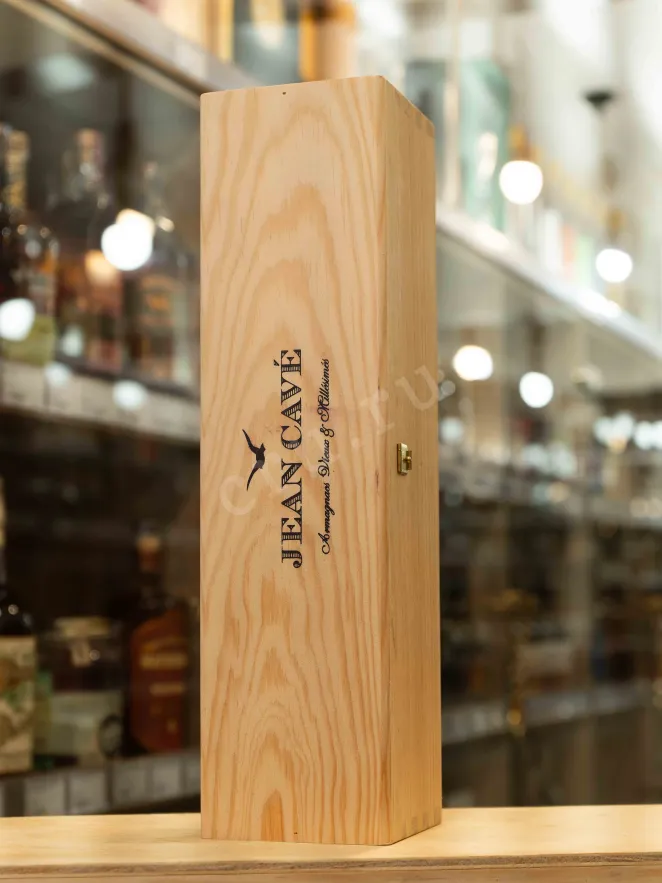 В магазине Крю Профи Jean Cave Vieil Armagnac AOC wooden box 1984 0.7 л