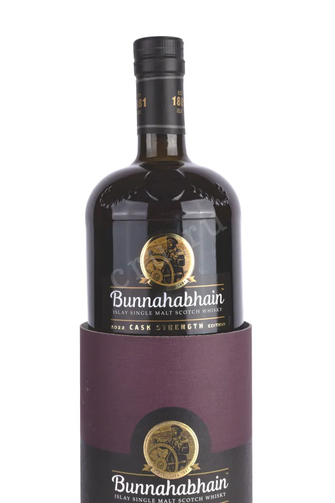 В тубе Bunnahabhain 12 Years Old Cask Strength in tube 0.7 л