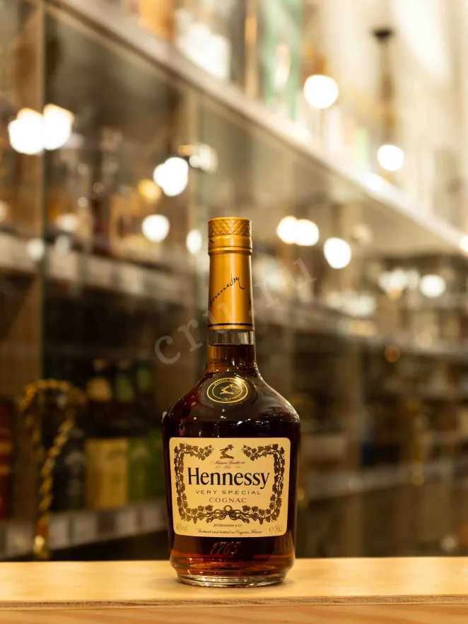 В магазине Крю Профи Hennessy Very Special 0.5 л