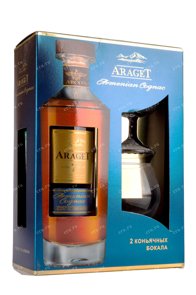 Подарочная коробка Araget 7 years old in giftset with 2 glasses 2012 0.5 л