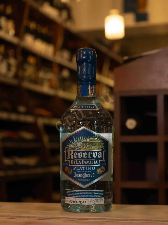 В магазине Крю Профи Jose Cuervo Reserva De La Familia 0.75 л