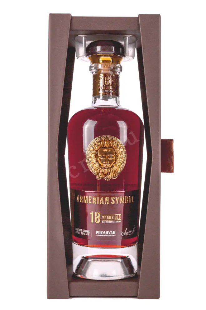 В подарочной коробке Armenian Symbol 18 years gift box 0.75 л