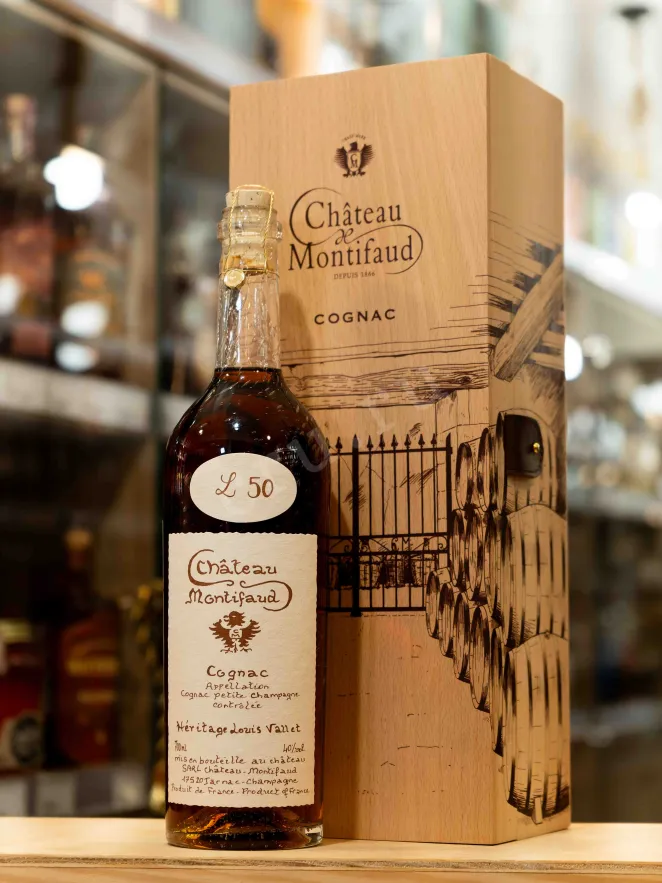 В магазине Крю Профи Chateau de Montifaud 50 years Heritage Louis Vallet with gift box 0.7 л