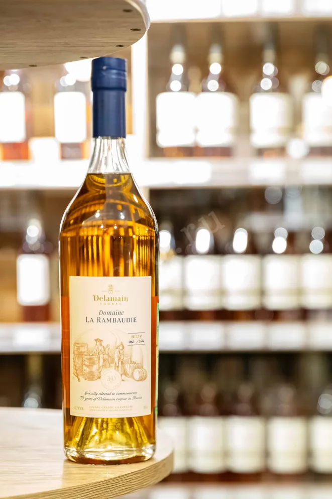 В магазине Крю Профи Delamain Domaine La Rambaudie Grande Champagne In wooden box 0.7 л