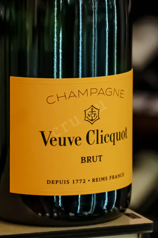В магазине Крю Профи Veuve Clicquot Ponsardin in gift box 2020 1.5 л