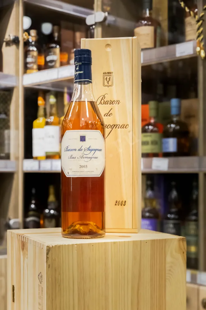 В магазине Крю Профи Baron de Sigognac wooden box 2003 0.7 л