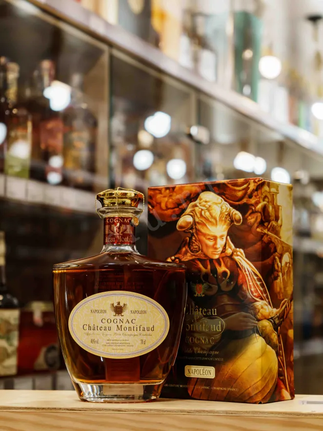 В магазине Крю Профи Chateau de Montifaud Napoleon gift box 0.7 л