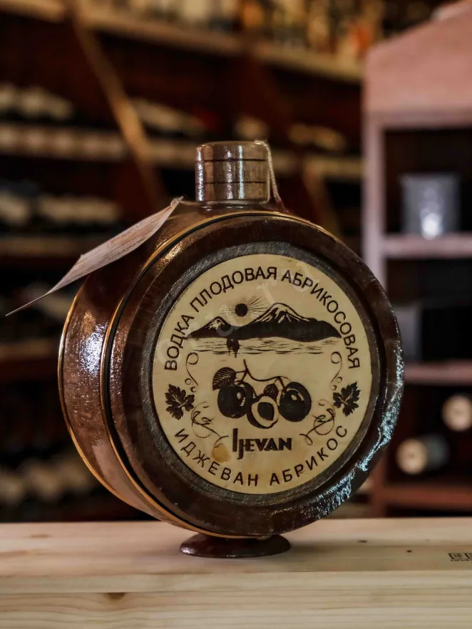 В магазине Крю Профи Ijevan Apricot in wooden barrel 0.7 л