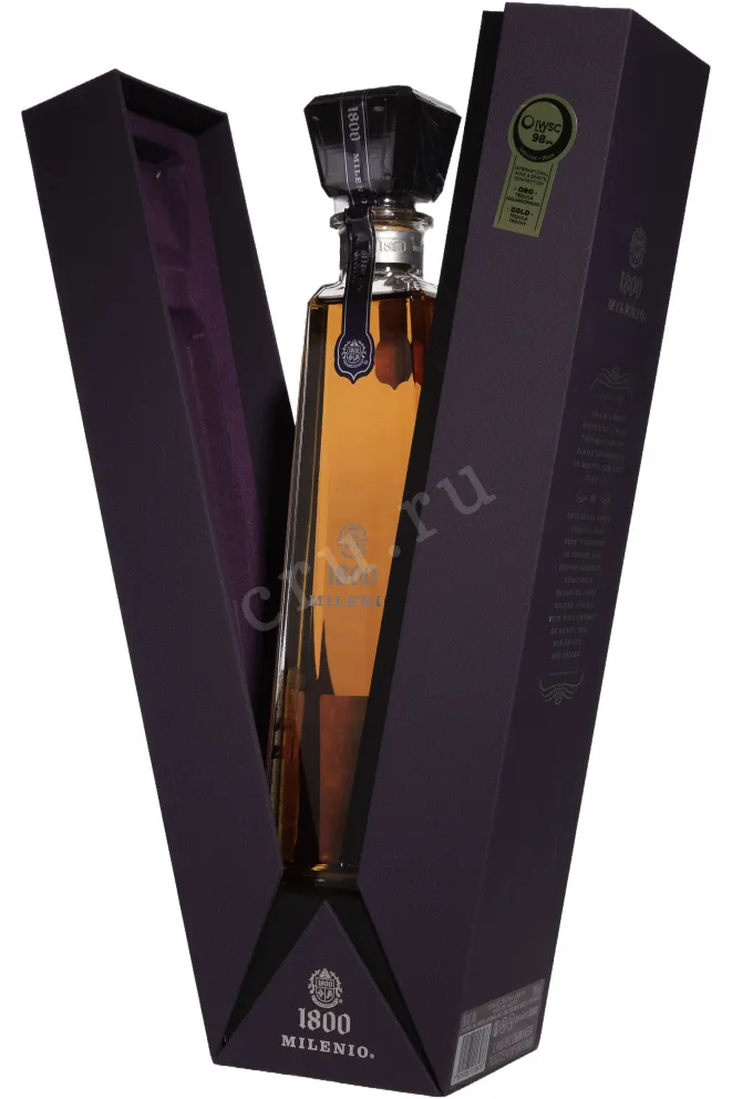 В подарочной коробке Jose Cuervo 1800 Milenio Extra Anejo in gift box 0.7 л