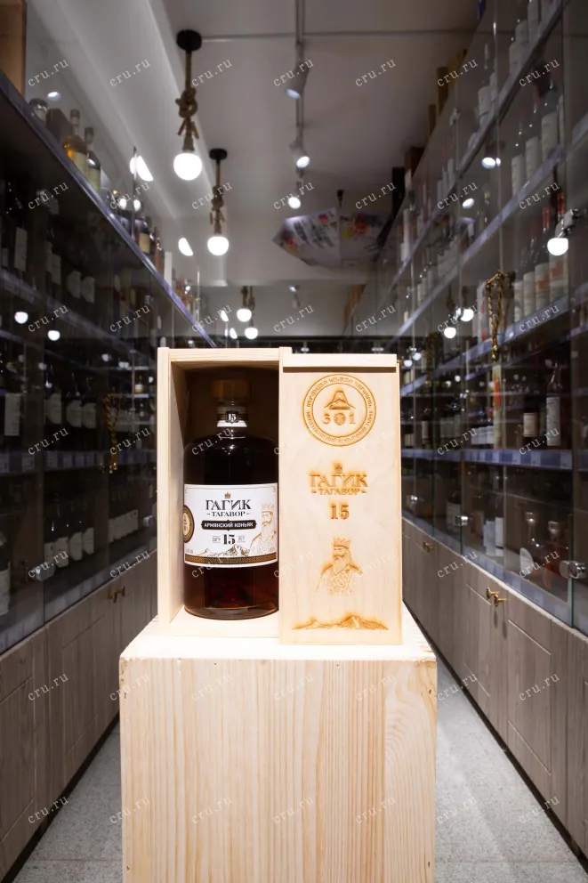 В магазине Крю Профи Gagik Tagavor 15 years wooden box 0.7 л
