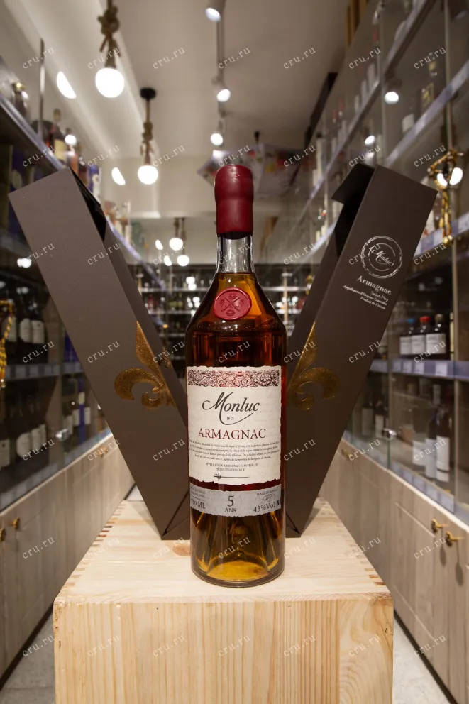 В магазине Крю Профи Monluc 5 ans gift box 0.7 л