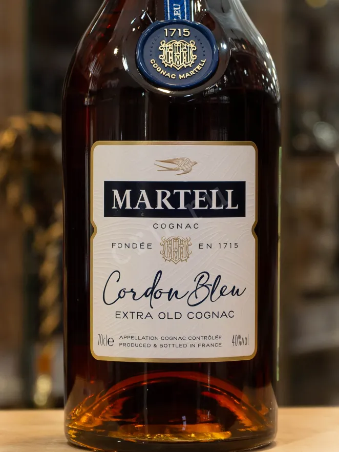 В магазине Крю Профи Martell Cordon Bleu with gift box 0.7 л
