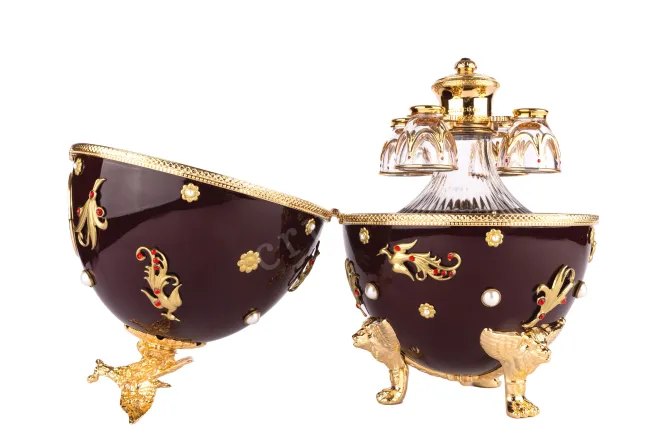 В подарочной коробке Imperial Collection Faberge Super Premium dark red 0.7 л