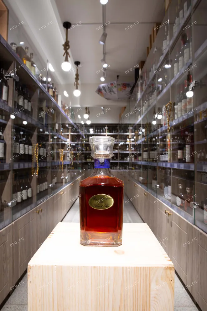 В магазине Крю Профи Baron de Sigognac 25 Аns d'Аge in gift box 0.7 л