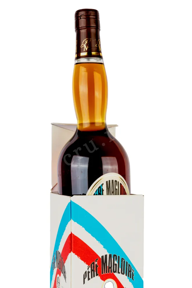 В подарочной коробке Pere Magloire Fraternite Hors D Age gift box 0.7 л