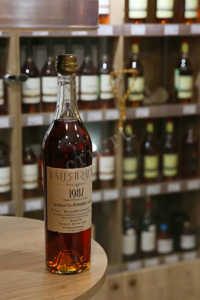 В магазине Крю Профи Laterrade Domaine de Marquet Bas-Armagnac in wooden box 1987 0.7 л