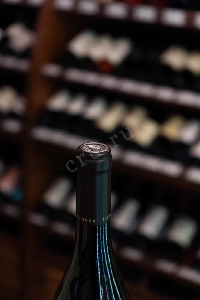 Пробка Tiefenbrunner Pinot Nero Riserva Linticlarus 2018 0.75 л