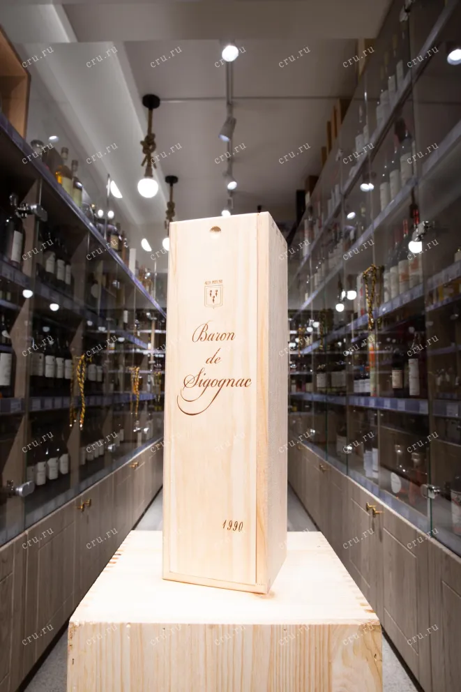 В магазине Крю Профи Baron de Sigognac wooden box 1990 0.7 л