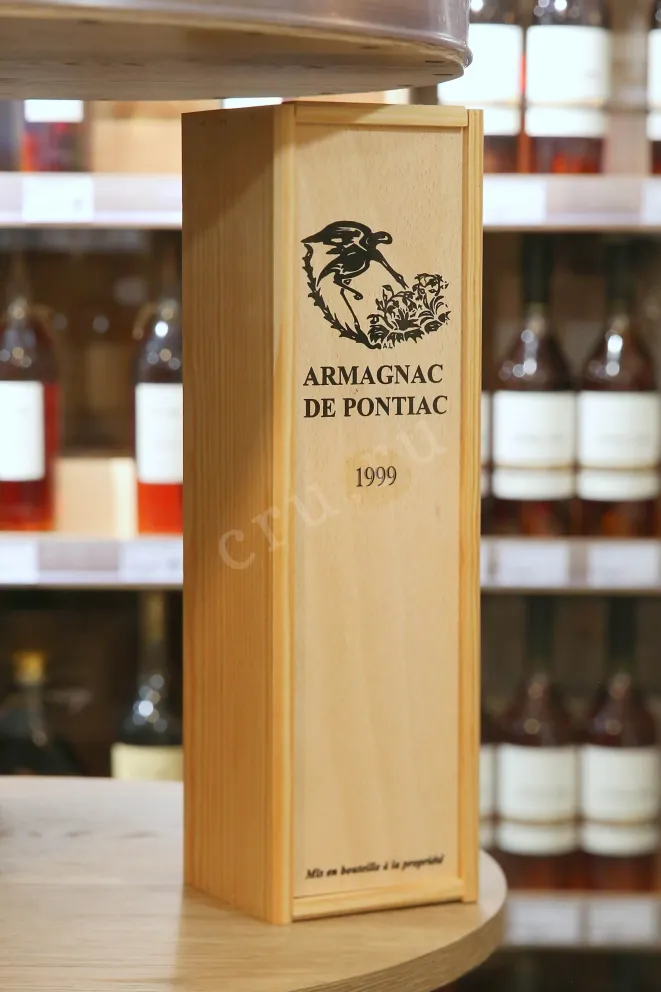 В магазине Крю Профи Bas-Armagnac De Pontiac wooden box 1999 0.7 л