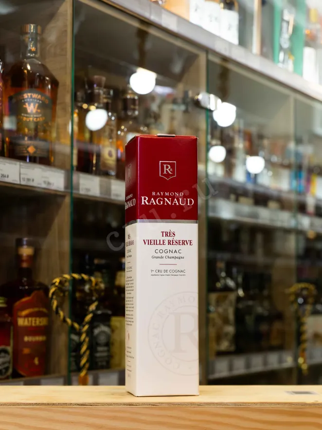 В магазине Крю Профи Raymond Ragnaud Tres Vielle Reserve Grand Champagne 1er Cru De Cognac in gift box 0.5 л