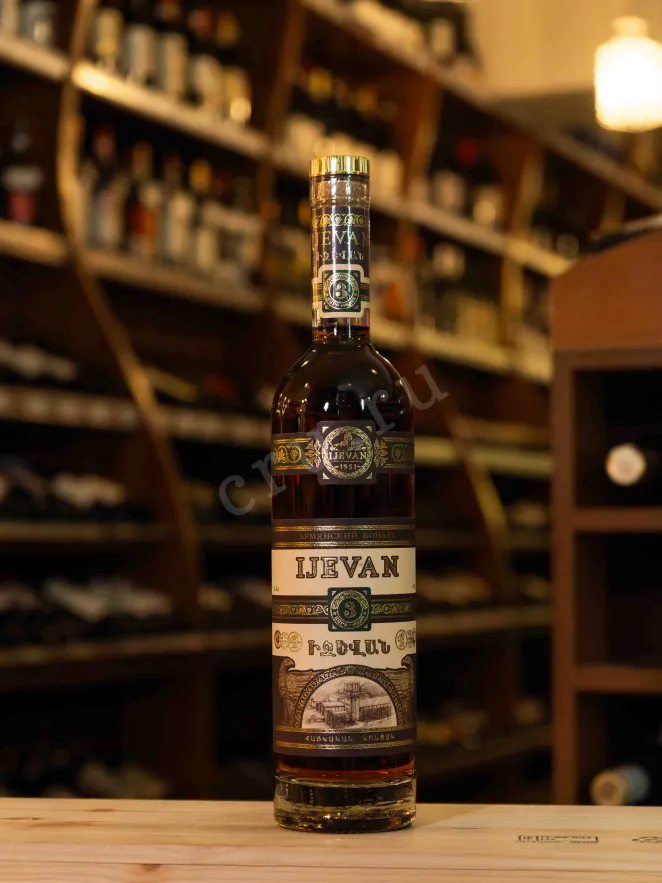 В магазине Крю Профи Ijevan 3 years in gift box 0.5 л