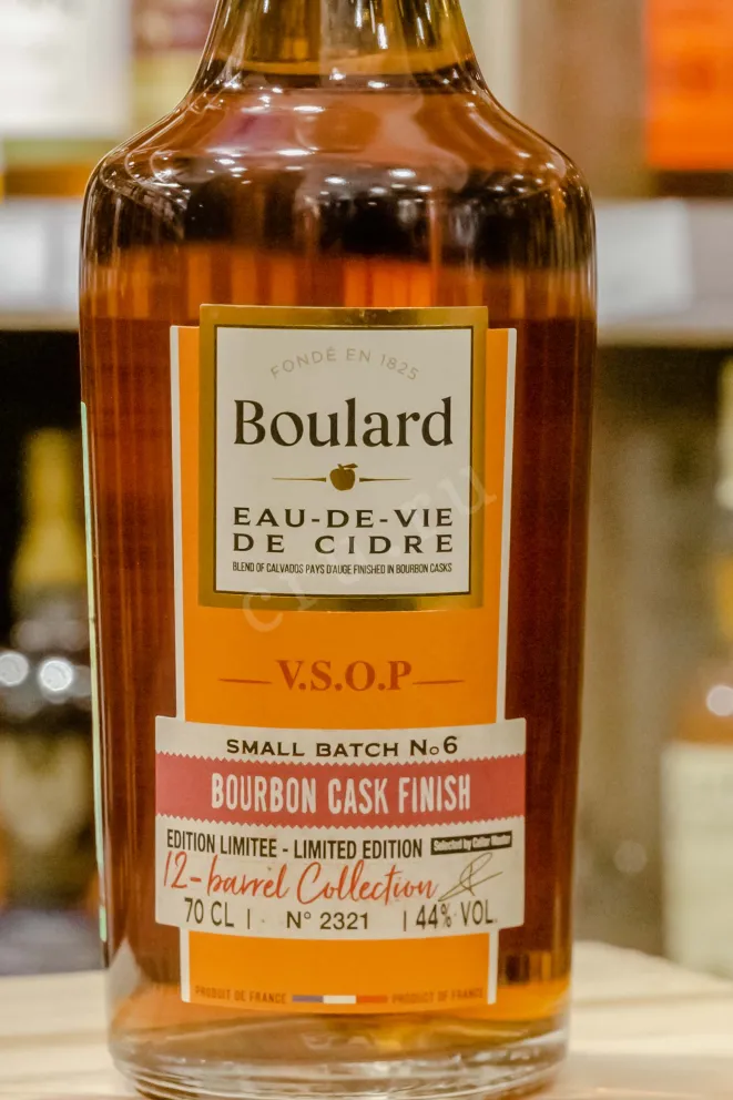В магазине Крю Профи Boulard VSOP Bourbon Cask Finish Pays d'Auge with gift box 0.7 л