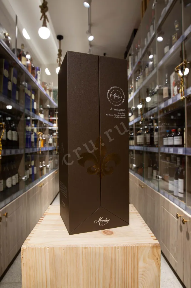 В магазине Крю Профи Monluc XO 0.7 л