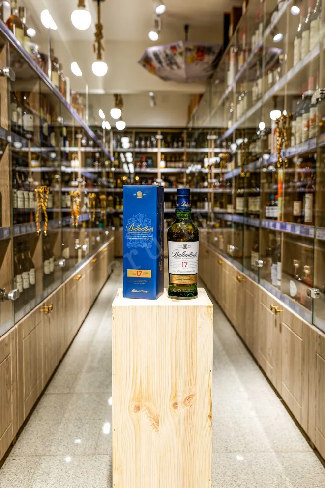 В магазине Крю Профи Ballantines 17 years old in gift box 0.7 л