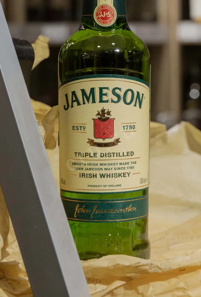В магазине Крю Профи Jameson 0.5 л