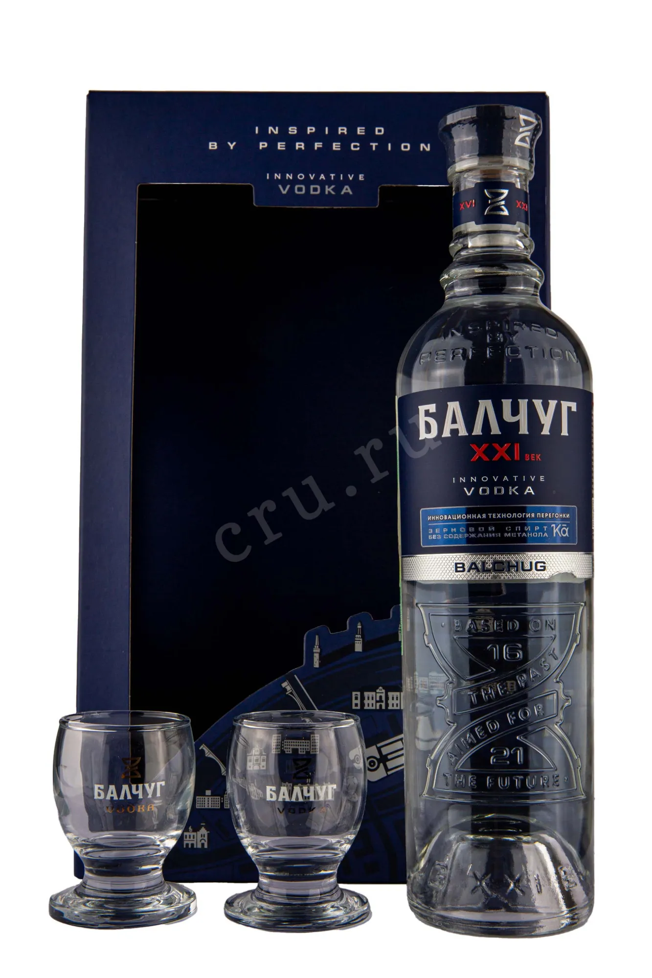 Фото — Водка Балчуг 21 век в подарочном наборе с 2 рюмками   0.5 л