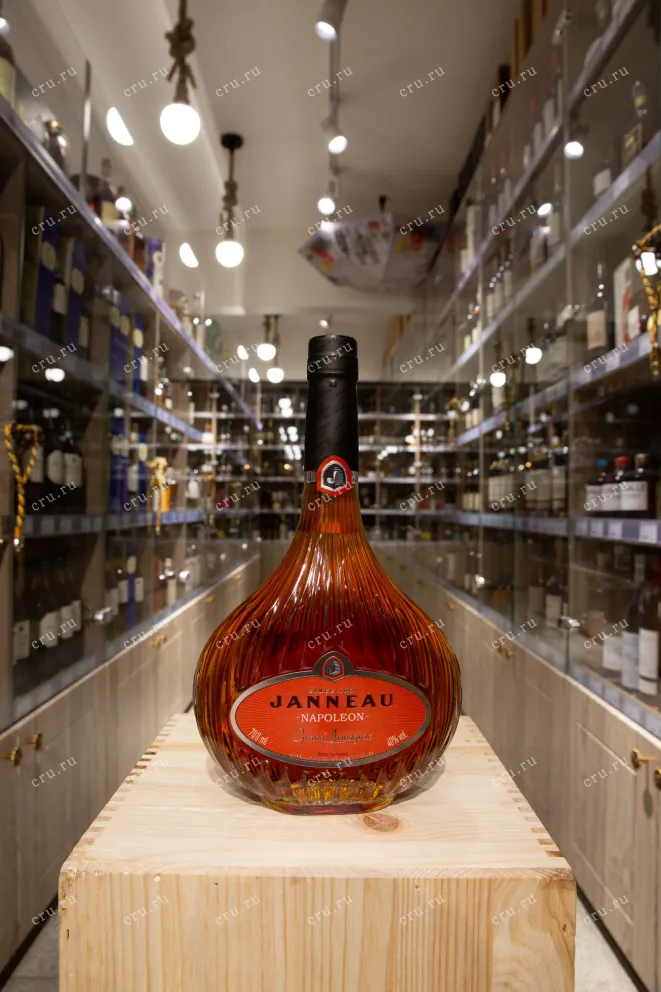 В магазине Крю Профи Janneau Napoleon 0.7 л