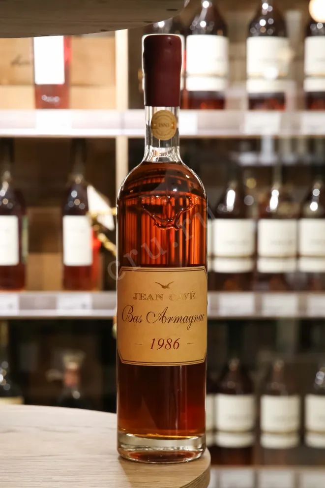 В магазине Крю Профи Jean Cave Vieil in gift box 1986 0.7 л