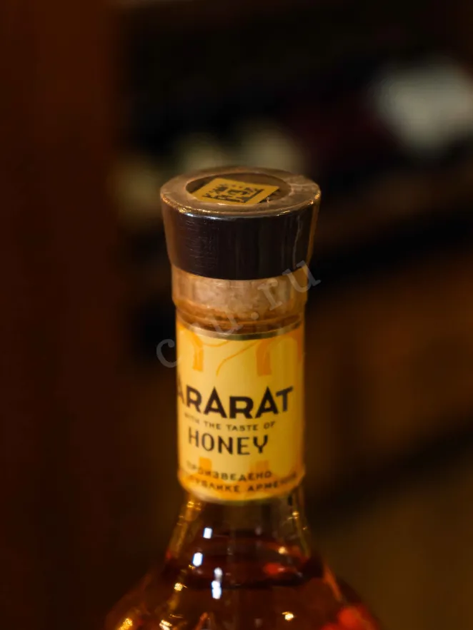Пробка Ararat Honey gift box 0.5 л