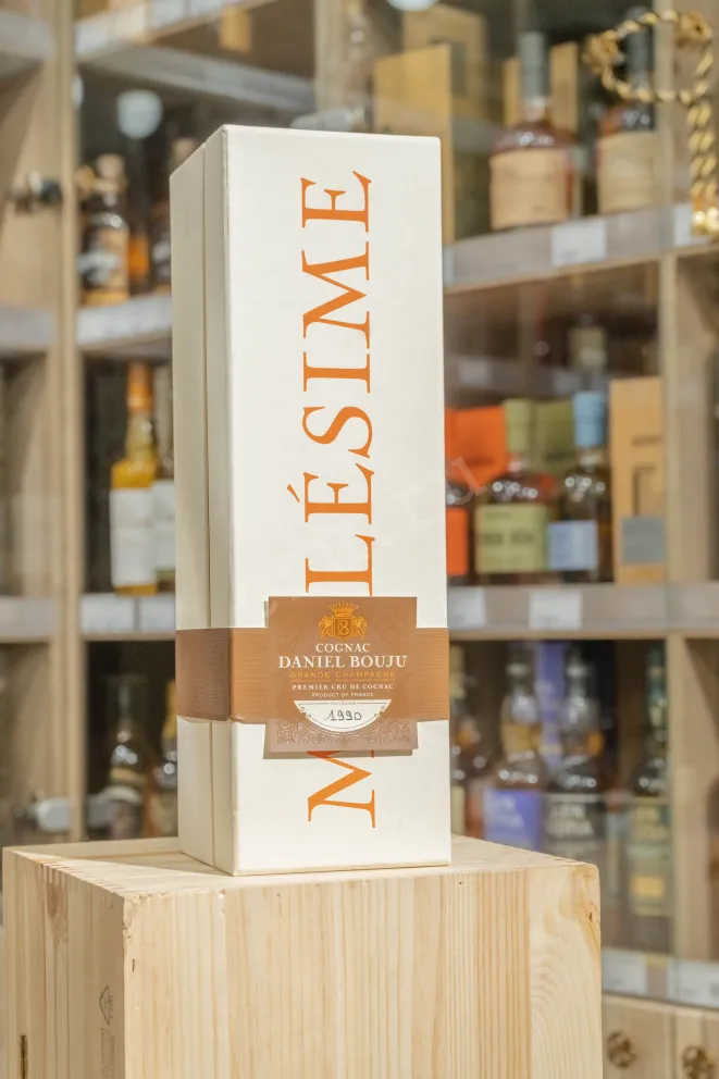 В магазине Крю Профи Daneil Bouju Grande Champagne Premier Cru De Cognac in gift box 1990 0.7 л