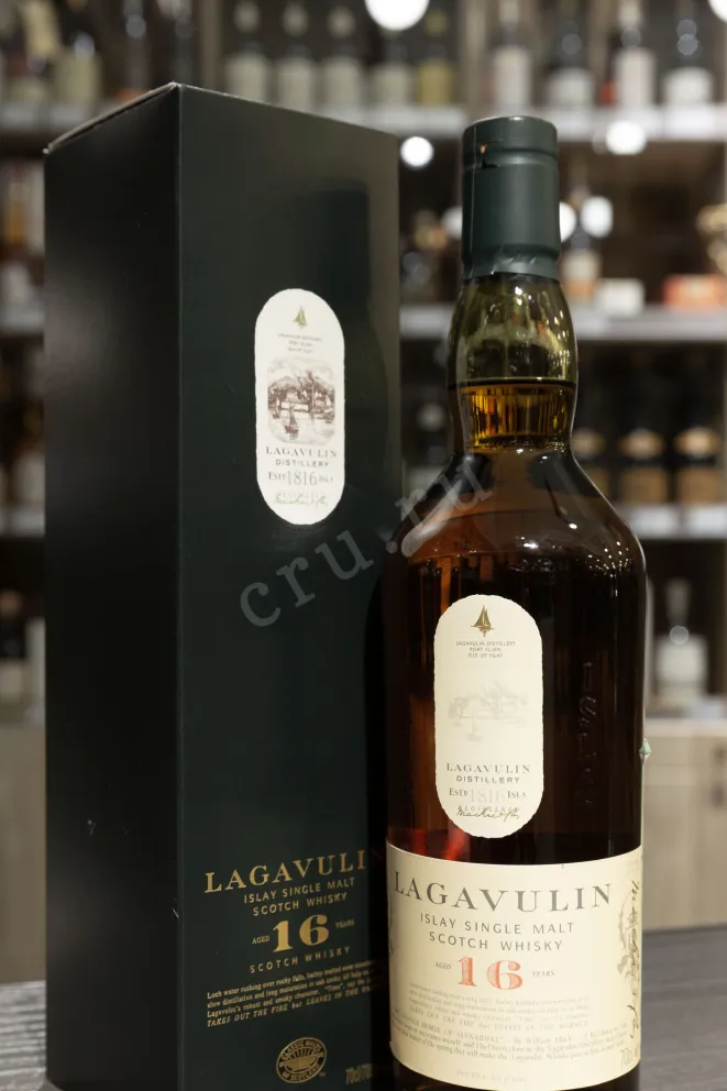 В магазине Крю Профи Lagavulin 16 years with gift box 0.7 л