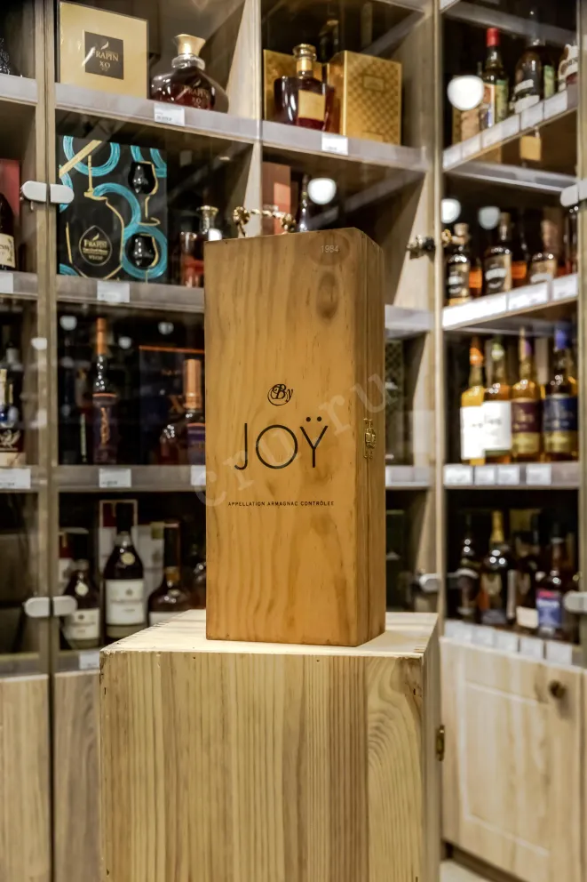 В магазине Крю Профи By Joy Millisime 1984 0.7 л