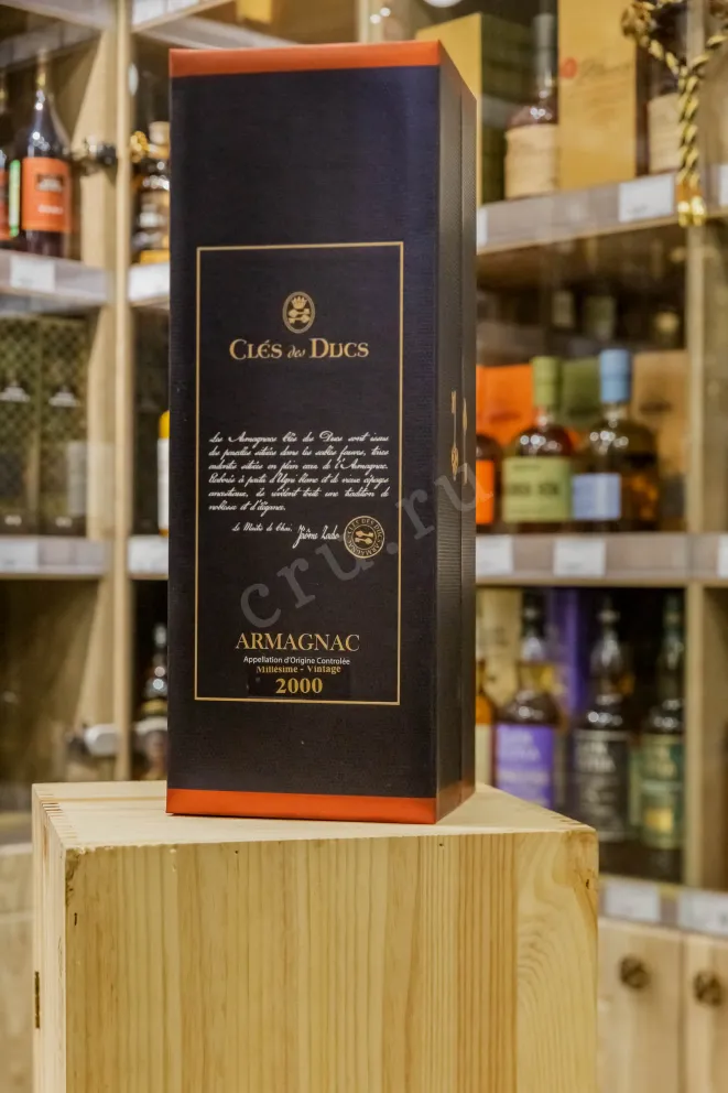 В магазине Крю Профи Cles des Ducs Millesim 2000 0.7 л
