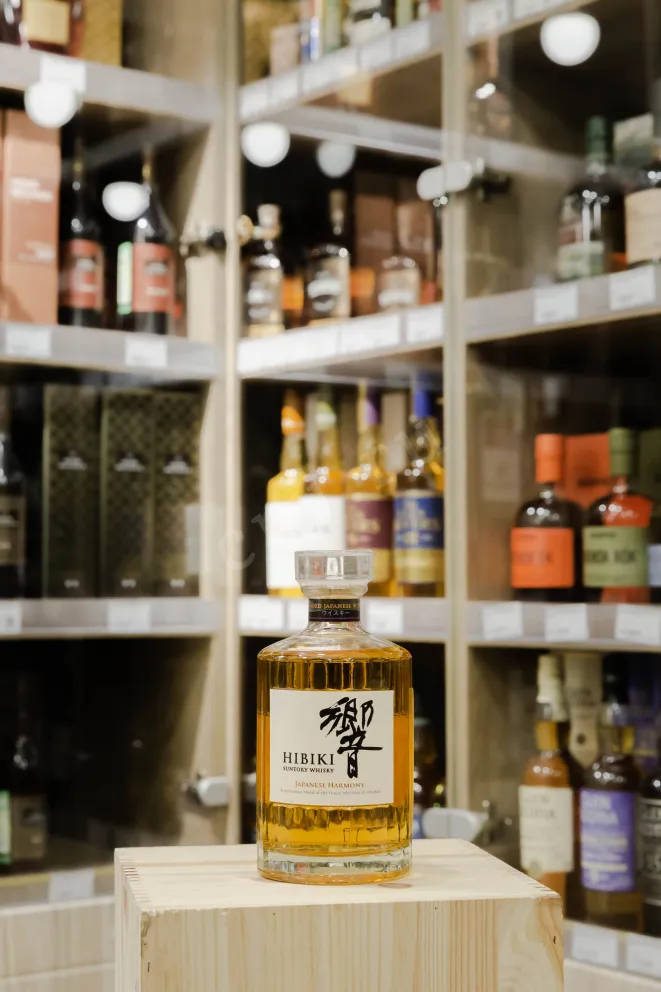 В магазине Крю Профи Hibiki Japanese Harmony with gift box 0.7 л