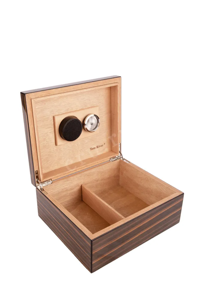 Хьюмидор Tom River на 40 сигар шпон дерево Макассар 562-040 Гон-Конг
