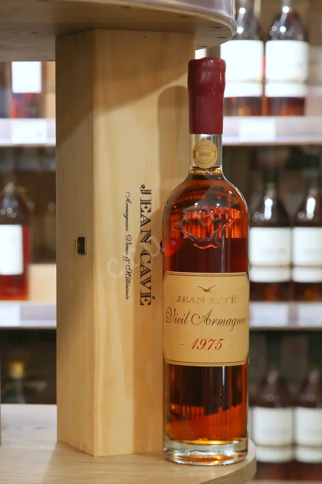 В магазине Крю Профи Jean Cave Vieil Armagnac AOC wooden box 1975 0.7 л